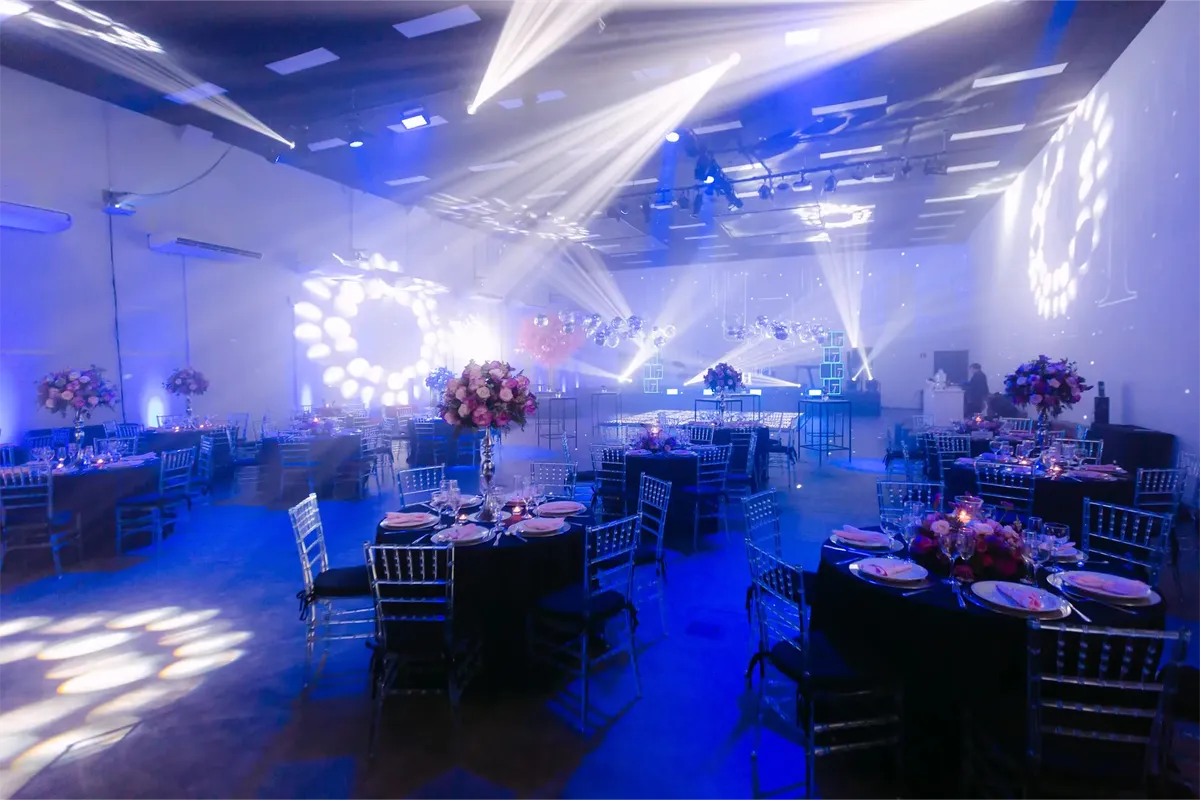 Sala de eventos decorada