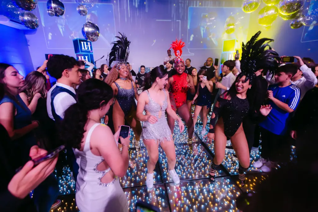 Estrutura para DJ e pista de dança